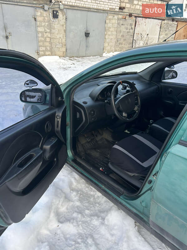 Седан Chevrolet Aveo 2004 в Харкові