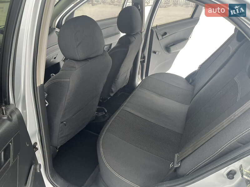 Седан Chevrolet Aveo 2011 в Первомайську