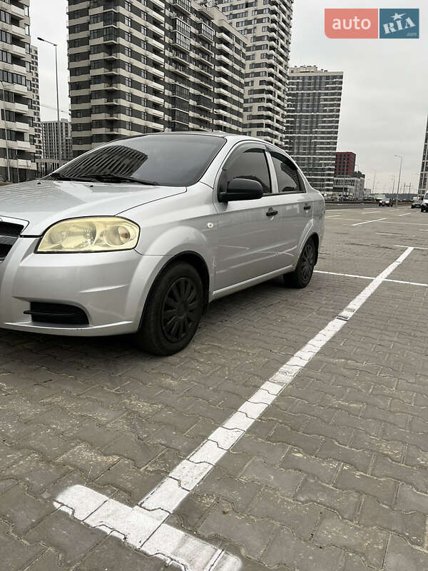 Седан Chevrolet Aveo 2011 в Києві