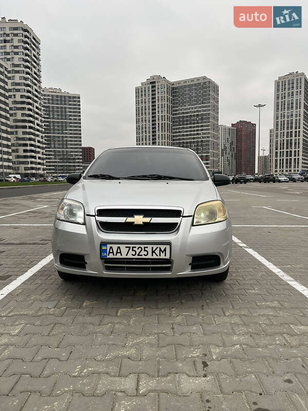 Седан Chevrolet Aveo 2011 в Києві