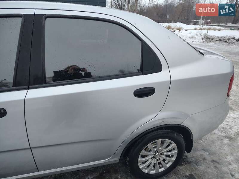Седан Chevrolet Aveo 2006 в Каневі