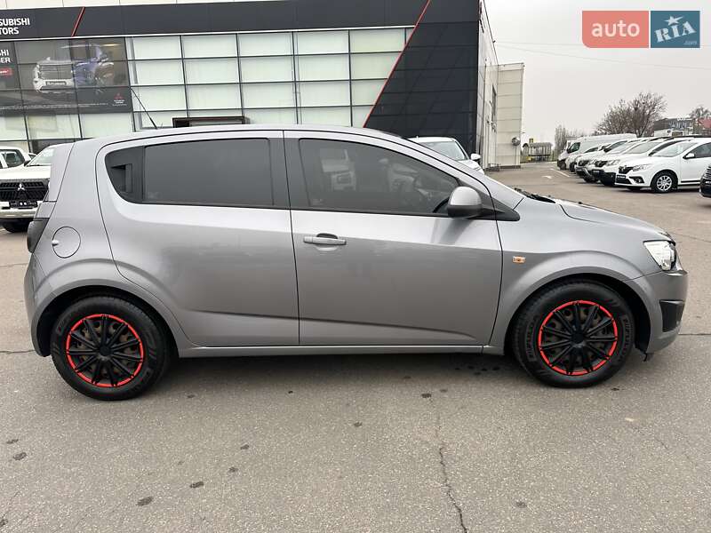 Хэтчбек Chevrolet Aveo 2012 в Киеве