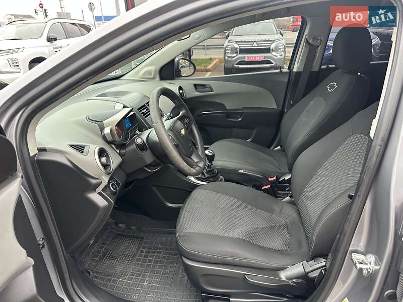 Хэтчбек Chevrolet Aveo 2012 в Киеве