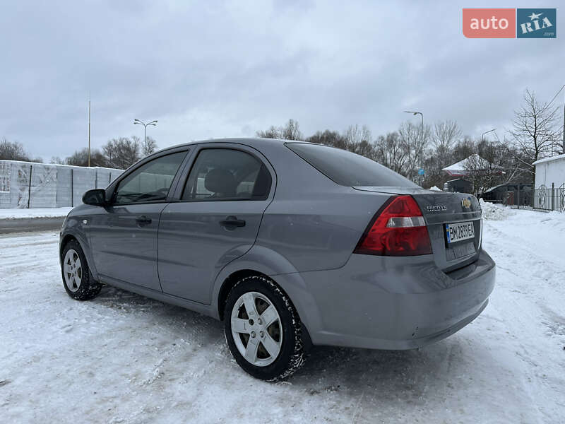 Седан Chevrolet Aveo 2011 в Сумах