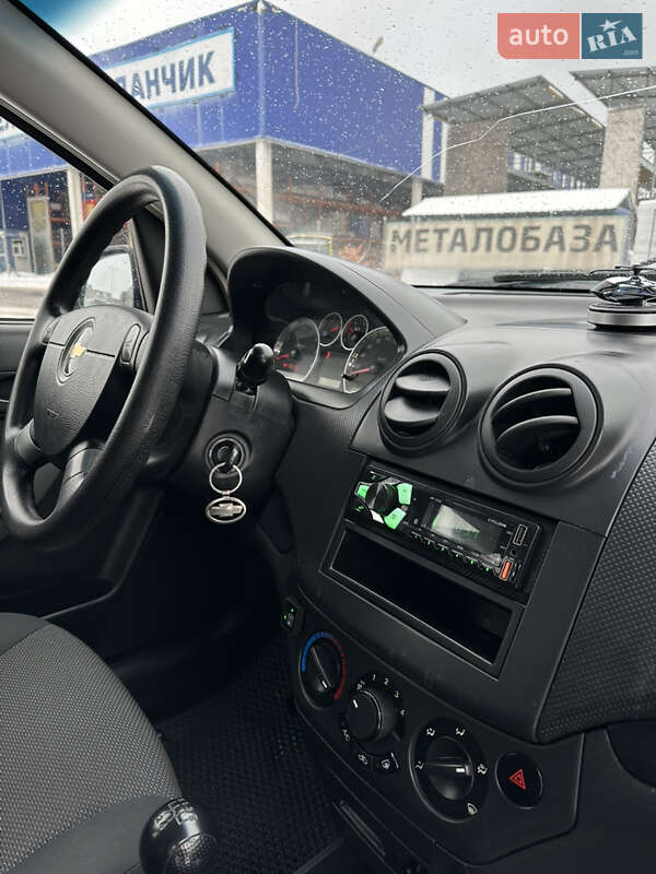 Седан Chevrolet Aveo 2011 в Сумах