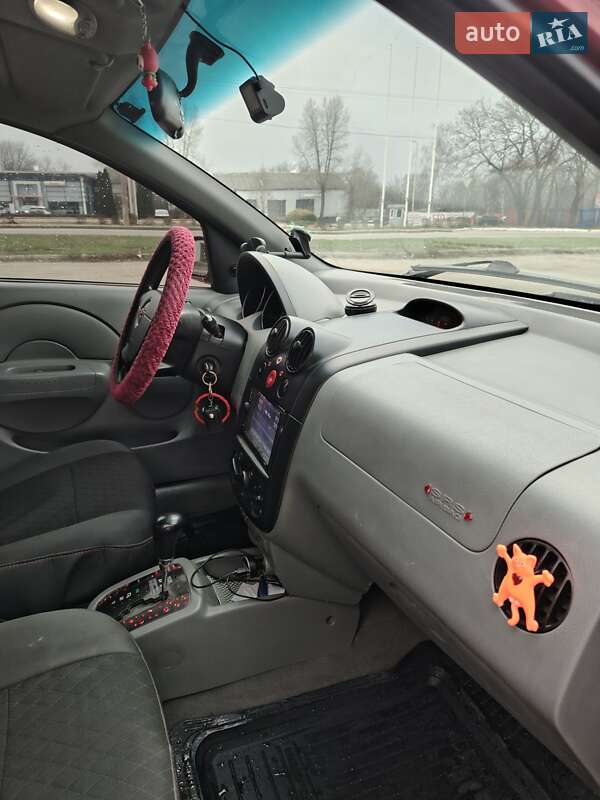 Хэтчбек Chevrolet Aveo 2005 в Кропивницком