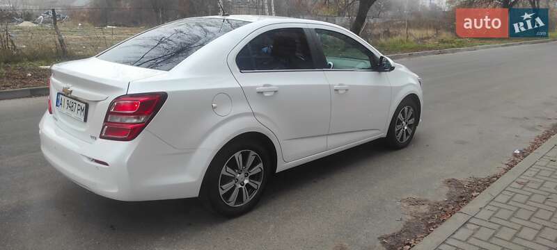 Седан Chevrolet Aveo 2017 в Киеве