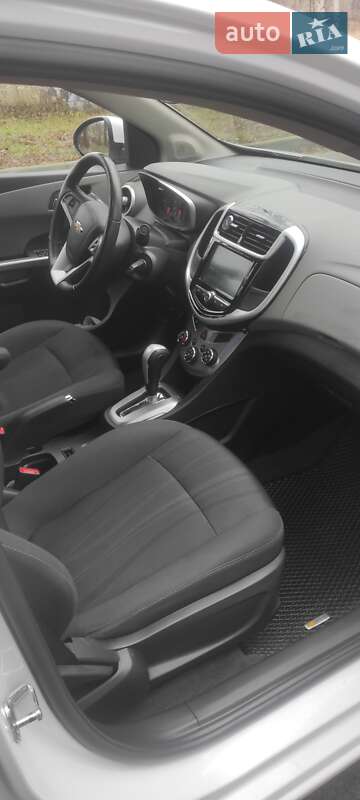 Седан Chevrolet Aveo 2017 в Киеве