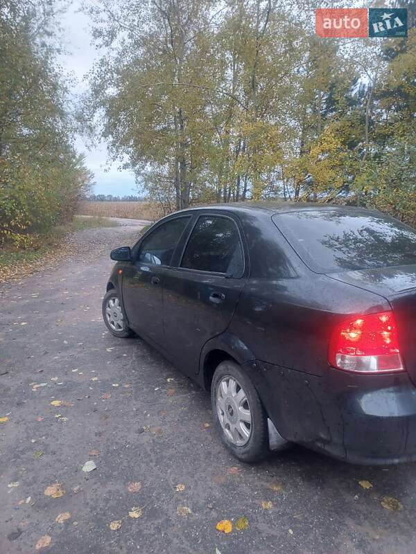 Седан Chevrolet Aveo 2004 в Прилуках