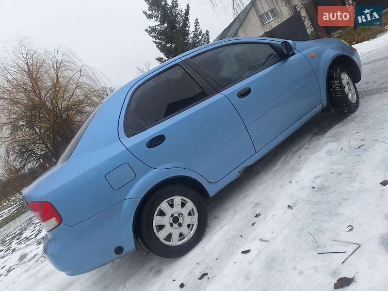 Седан Chevrolet Aveo 2005 в Черновцах