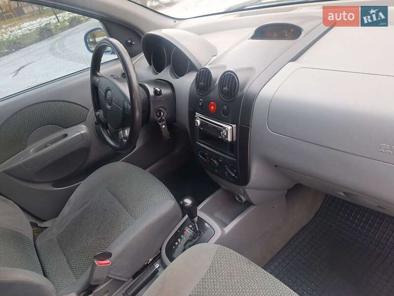 Седан Chevrolet Aveo 2005 в Черновцах