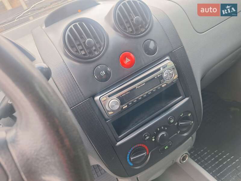 Седан Chevrolet Aveo 2005 в Черновцах