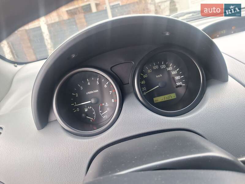 Седан Chevrolet Aveo 2005 в Черновцах