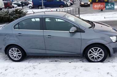 Седан Chevrolet Aveo 2014 в Львове