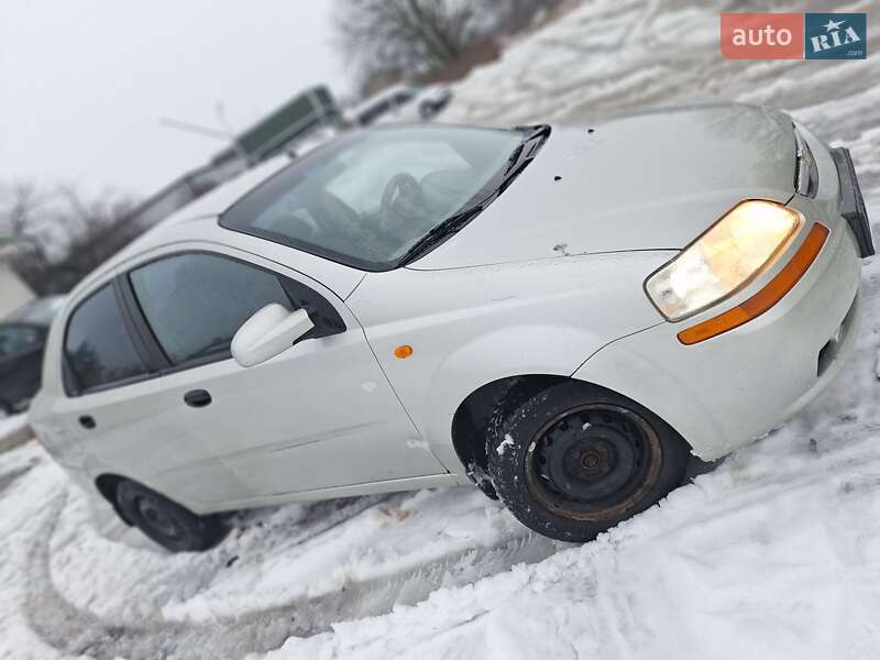Седан Chevrolet Aveo 2004 в Черновцах