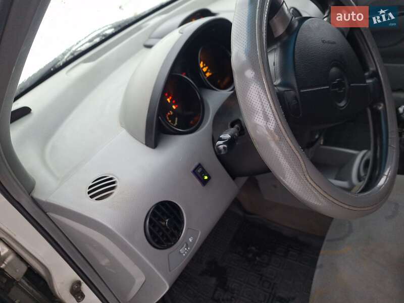 Седан Chevrolet Aveo 2004 в Черновцах