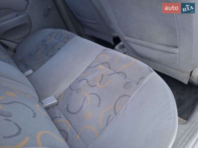 Седан Chevrolet Aveo 2004 в Черновцах