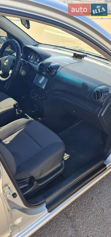 Седан Chevrolet Aveo 2011 в Прилуках