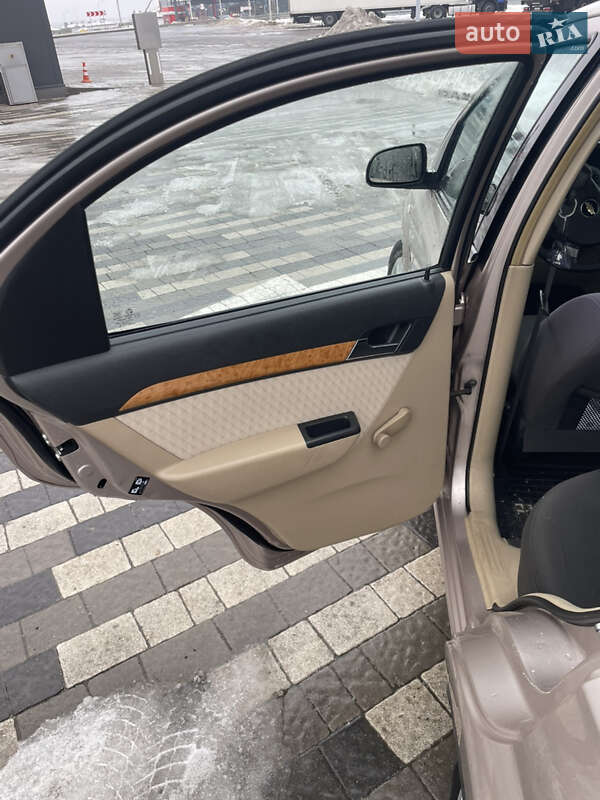 Седан Chevrolet Aveo 2007 в Львове