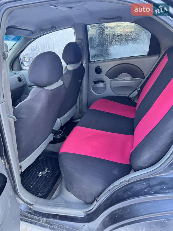 Седан Chevrolet Aveo 2005 в Ровно