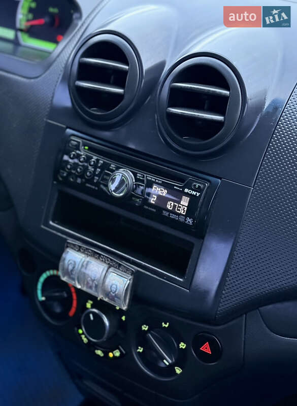 Седан Chevrolet Aveo 2006 в Днепре