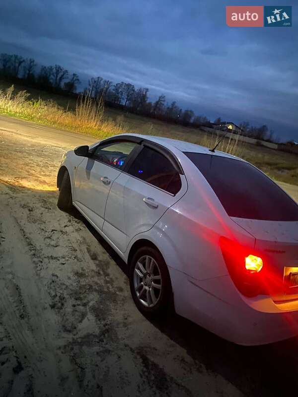 Седан Chevrolet Aveo 2012 в Киеве