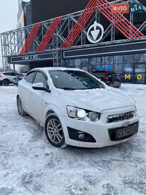 Седан Chevrolet Aveo 2012 в Киеве