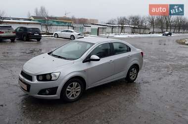 Седан Chevrolet Aveo 2012 в Нетешине