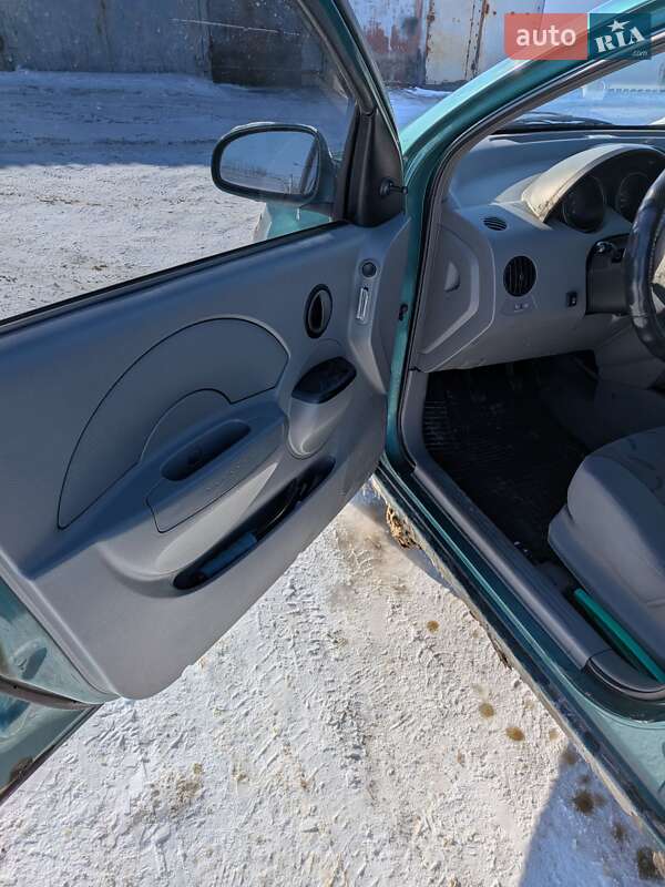 Седан Chevrolet Aveo 2004 в Харькове