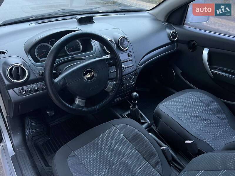 Хэтчбек Chevrolet Aveo 2008 в Вишневом фото 13 Хэтчбек Chevrolet Aveo 2008 в Вишневом