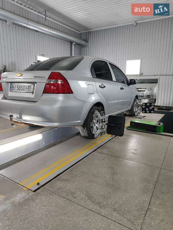 Седан Chevrolet Aveo 2010 в Полтаве