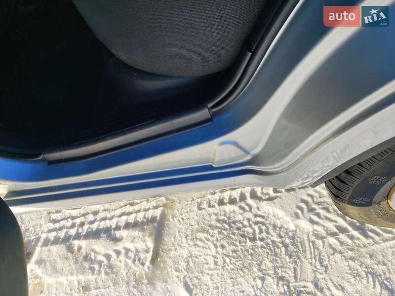 Седан Chevrolet Aveo 2010 в Полтаве