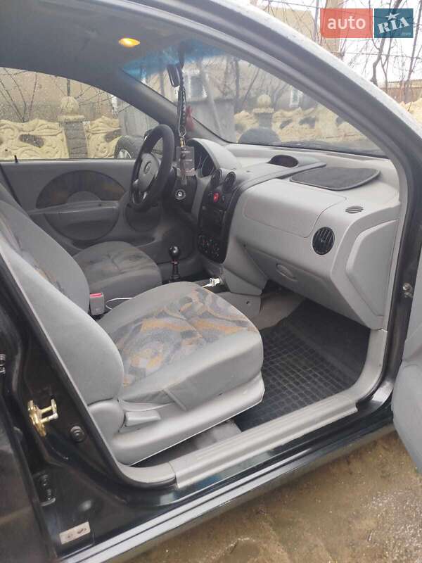 Хэтчбек Chevrolet Aveo 2005 в Белгороде-Днестровском фото 4 Хэтчбек Chevrolet Aveo 2005 в Белгороде-Днестровском