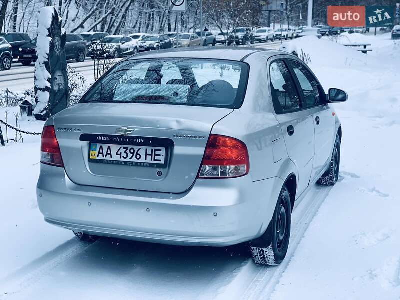 Седан Chevrolet Aveo 2005 в Киеве
