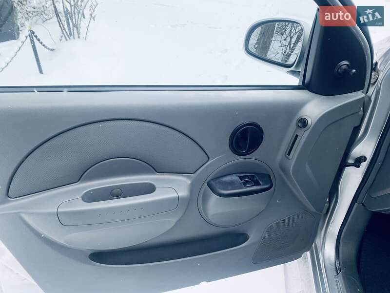 Седан Chevrolet Aveo 2005 в Киеве