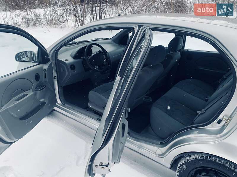 Седан Chevrolet Aveo 2005 в Киеве