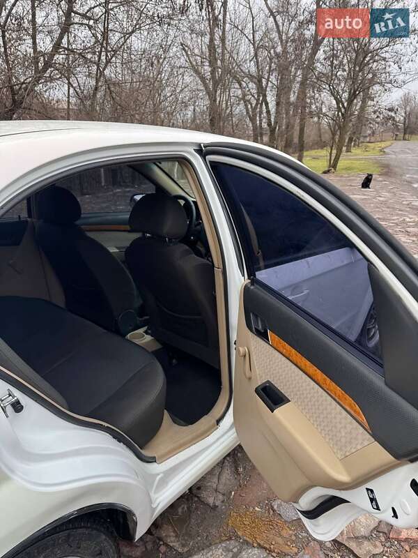 Седан Chevrolet Aveo 2008 в Кривом Роге