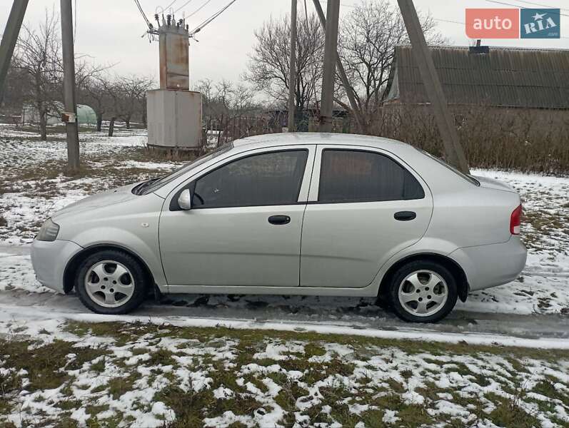 Седан Chevrolet Aveo 2006 в Днепре