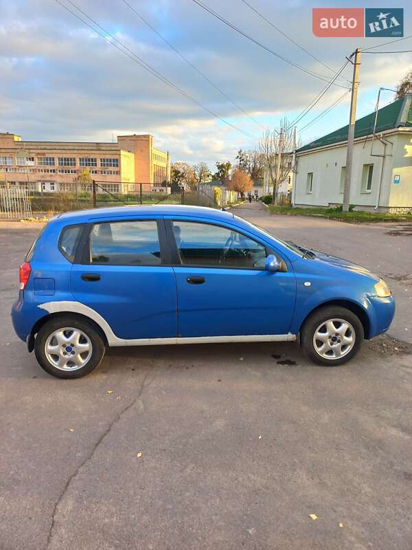Хэтчбек Chevrolet Aveo 2005 в Остроге