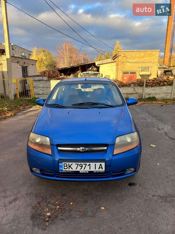 Хэтчбек Chevrolet Aveo 2005 в Остроге