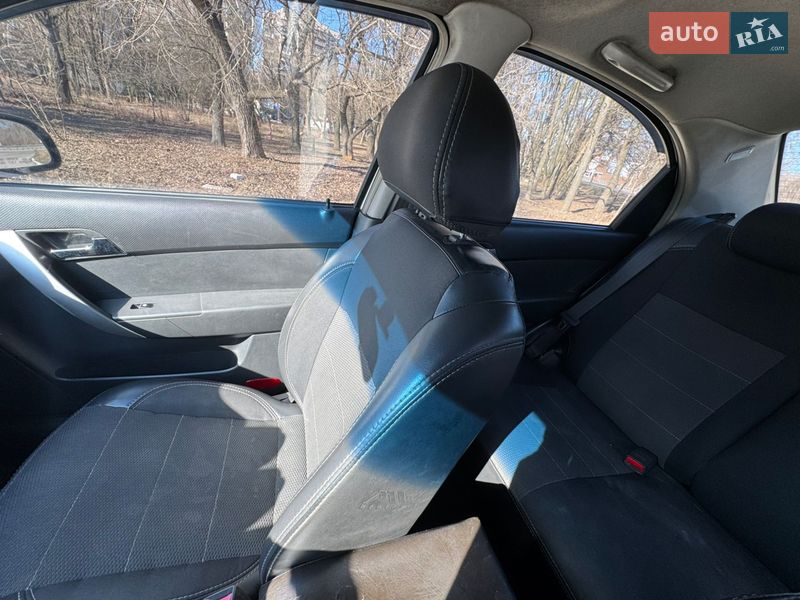 Седан Chevrolet Aveo 2009 в Днепре