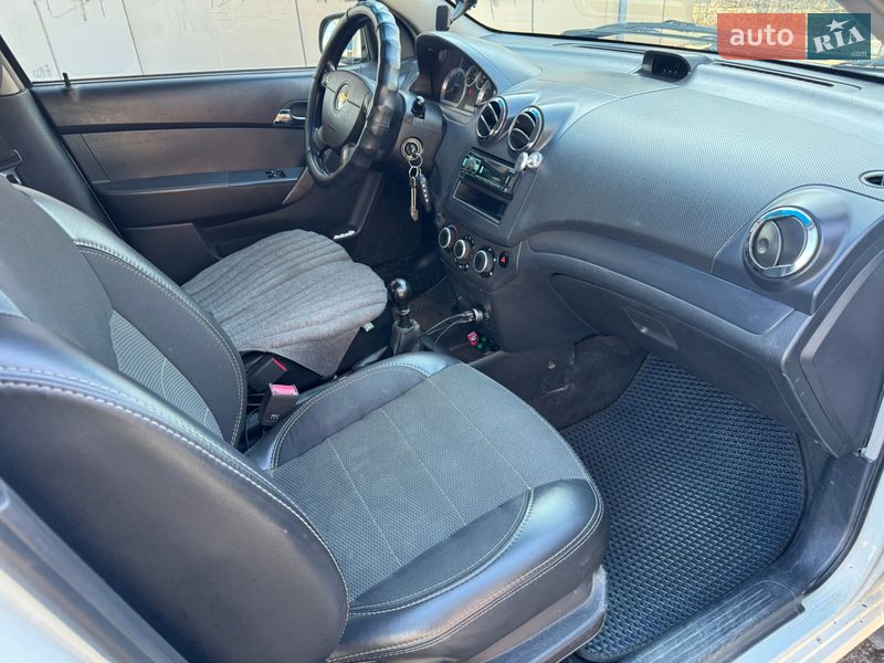 Седан Chevrolet Aveo 2009 в Днепре