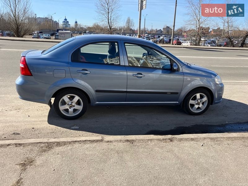 Седан Chevrolet Aveo 2006 в Киеве