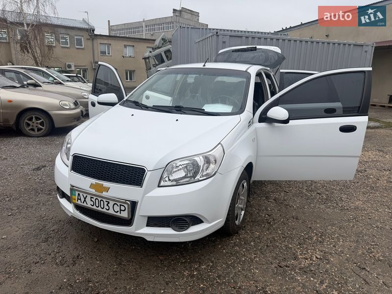 Хэтчбек Chevrolet Aveo 2011 в Харькове