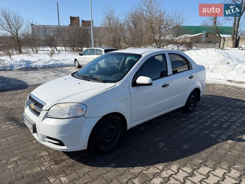 Седан Chevrolet Aveo 2006 в Ромнах