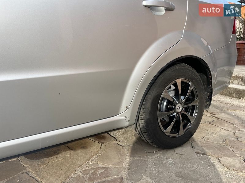 Седан Chevrolet Aveo 2007 в Нерубайском