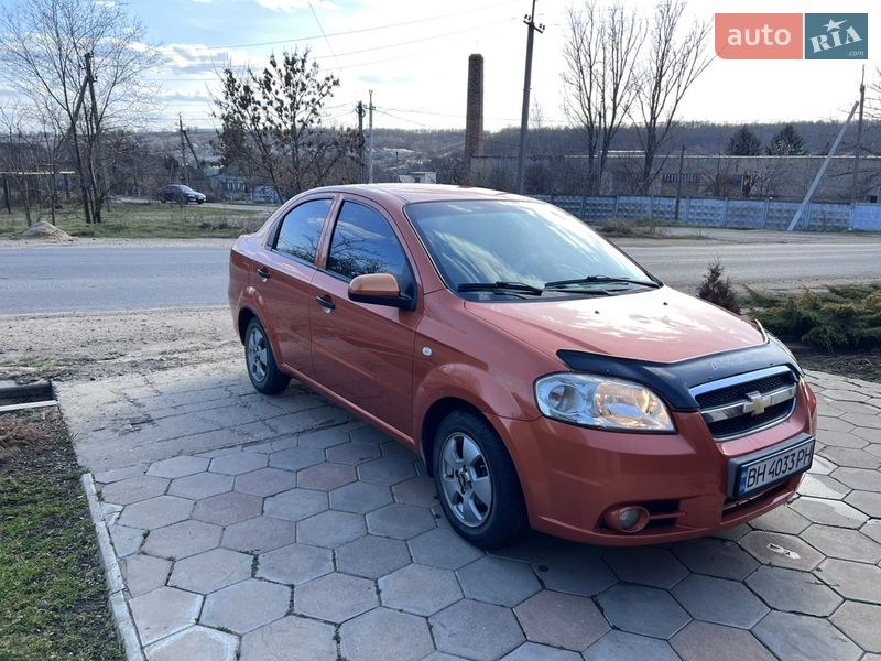Седан Chevrolet Aveo 2007 в Тарутине
