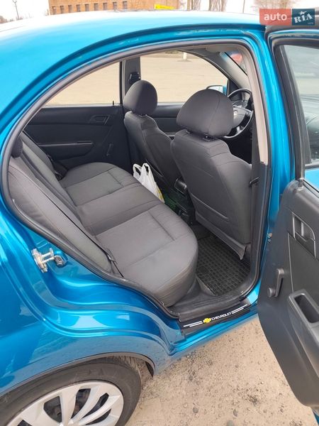 Седан Chevrolet Aveo 2008 в Полтаве