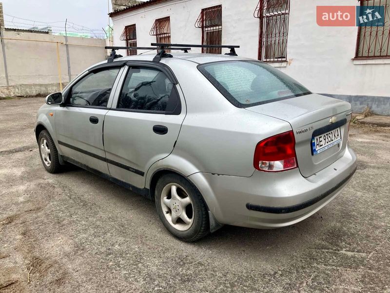 Седан Chevrolet Aveo 2004 в Днепре