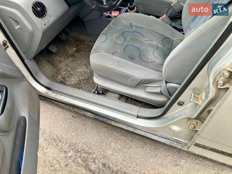 Седан Chevrolet Aveo 2004 в Днепре